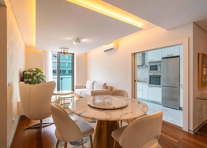 La Vie - Center & Free Park * Funchal (Madeira)