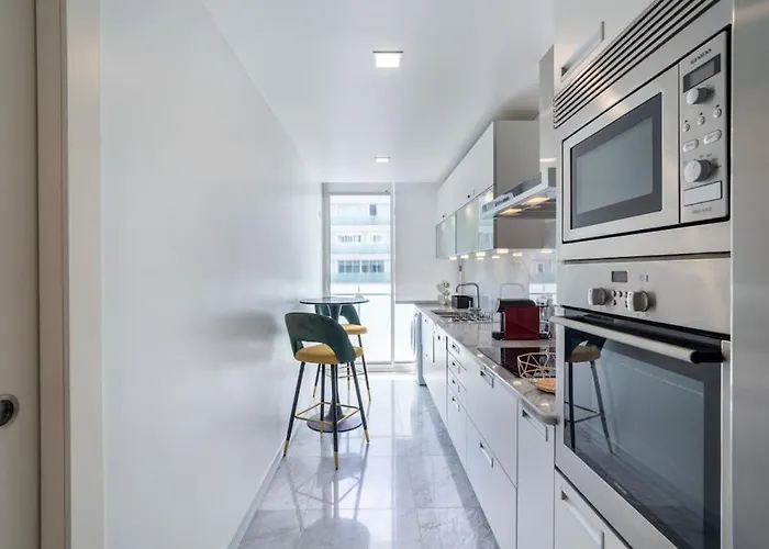 La Vie - Center & Free Park Funchal (Madeira)