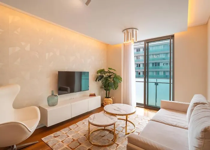 La Vie - Center & Free Park * Funchal (Madeira)